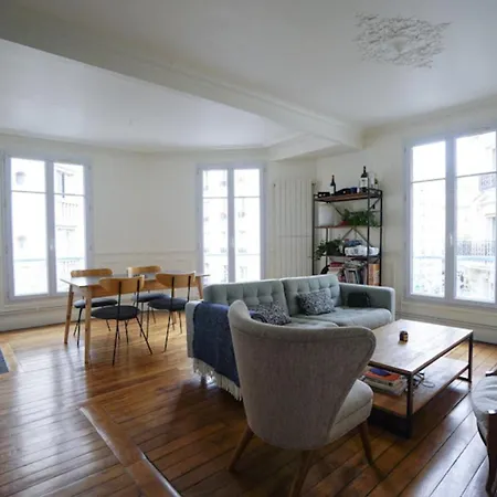 Spacious Apt Just A Stone's Throw From Montmartre! Paris